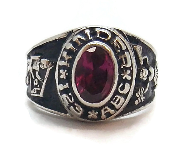 .925 STERLING SILVER KINDER GRADUATION RING.