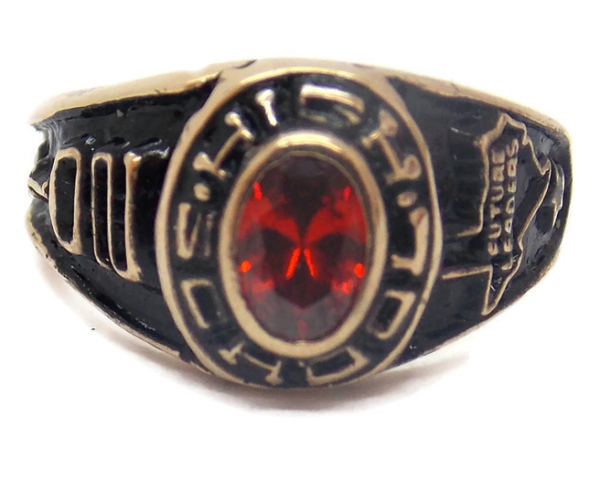 10K GOLD WOMEN'S HIGH SCHOOL GRADUATION RING.