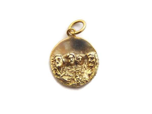 Mount Rushmore Charm Pendant Yellow Gold