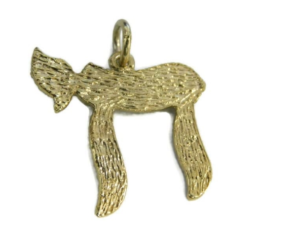 Chai Wood Imprint 14k Yellow Gold Charm pendant