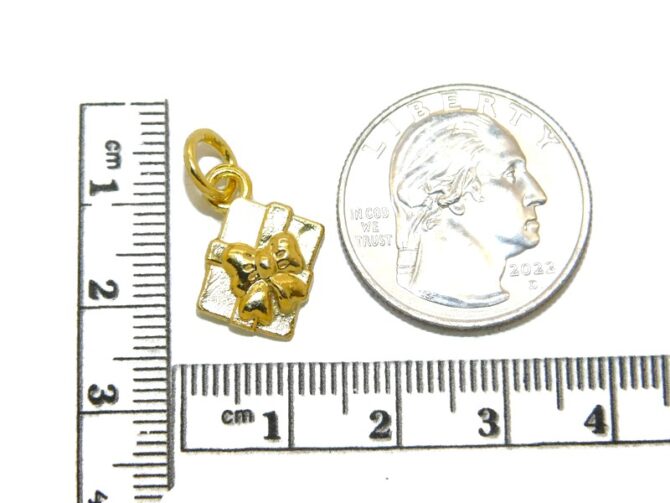 14K Christmas Present Yellow Gold Pendant Charm - Image 2