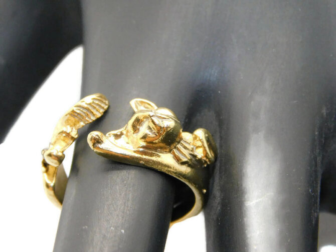14K Stretching Cat Yellow Gold Pendant Charm - Image 4